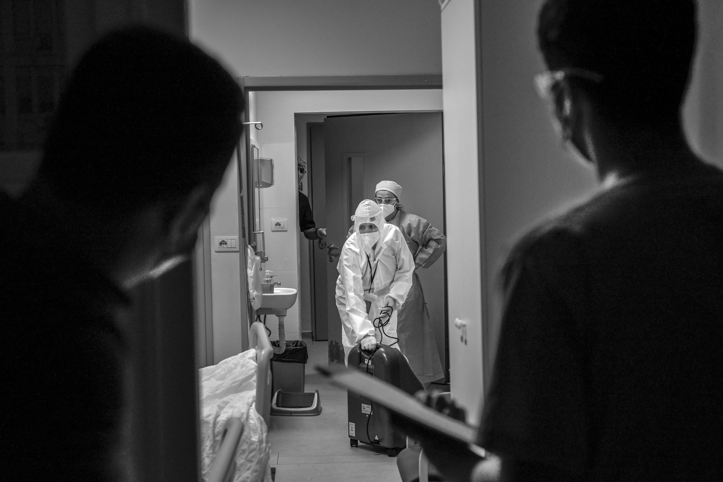 Doctors try other solutions to help ease the pain when oxygen therapy isn’t enough.