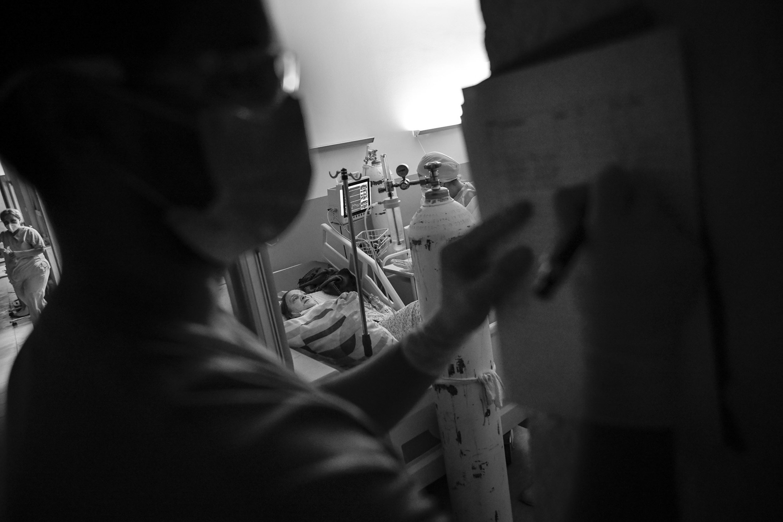 Nurses adjust the levels of pain relief administered according to instructions from the doctors.